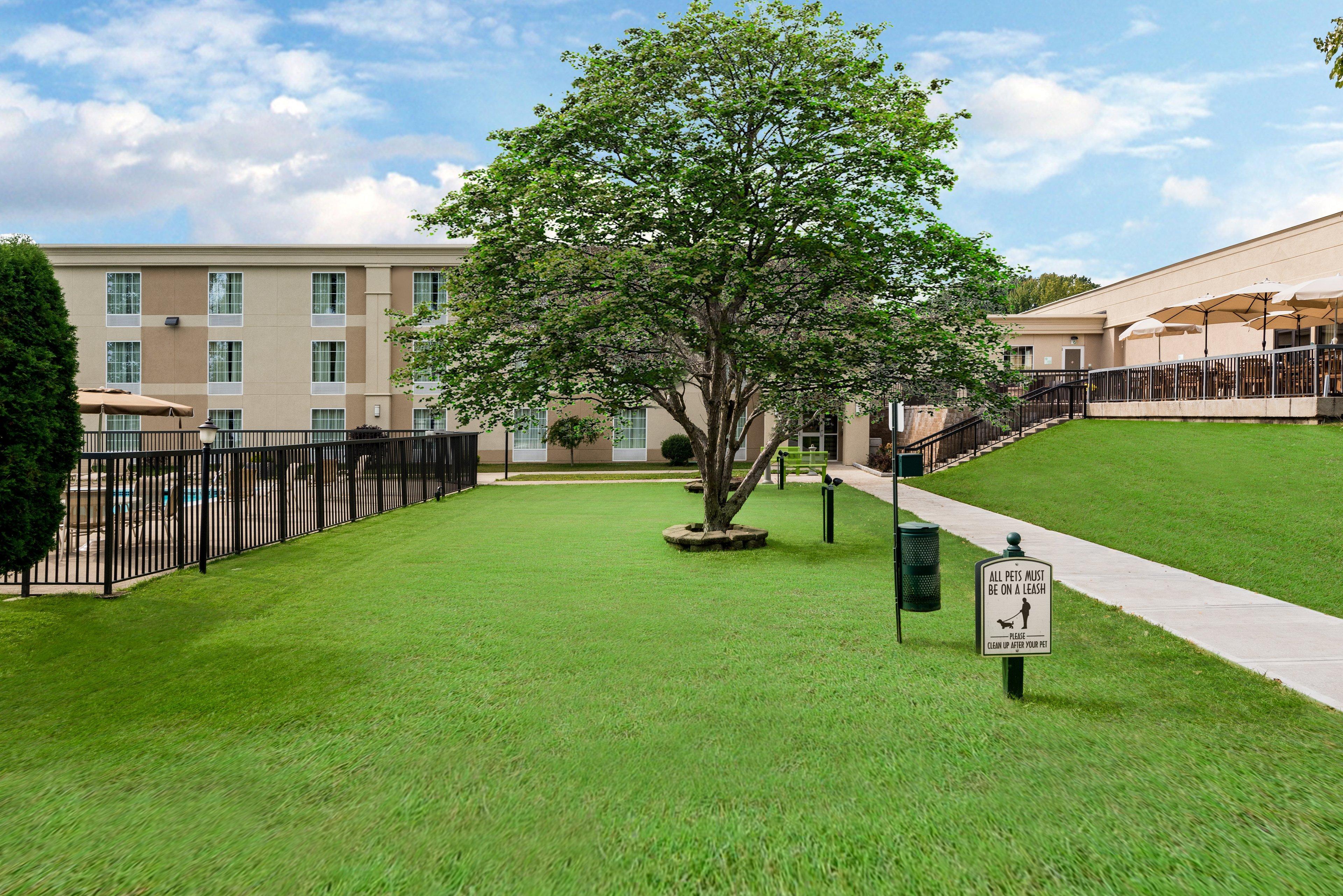 Holiday Inn Johnstown-Gloversville Екстериор снимка