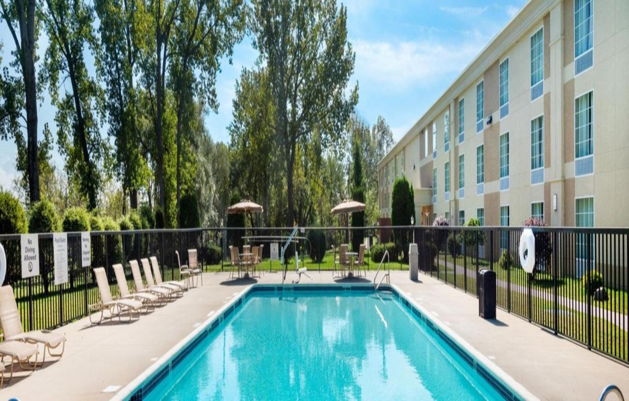 Holiday Inn Johnstown-Gloversville Екстериор снимка